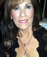 Geschminkte ältere Dame 65+ total versaut