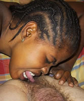 Afrikanerin leckt Arsch von Mann, geiles Rimming