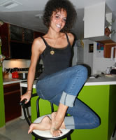 Amateur Black Girl Barfuss