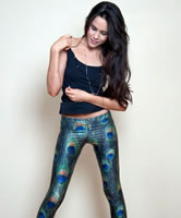 Amateur Girl Model sexy und eng gekleidet