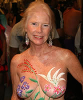 Amateur Oma Bodypainting