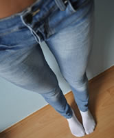 Skinny Jeans und weisse Socken POV