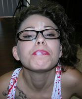 Junge Studentin Bailey am Sperma schlucken