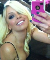 Barbie Amateur Girl mit Nude Selfshot