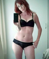 Smartphone Pic in schwarzer Panty gemacht