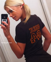 Blondine mit Sexting Arsch Pic