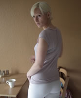 Deutsche Blondine zeigt Yogapants und Leggings Arsch
