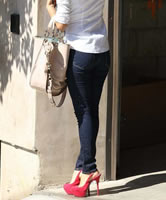 Candid Heels und Blue Jeans