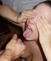 Cumshot ins Gesicht privat