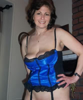 Brünette Dessous Dame mit Privatfoto