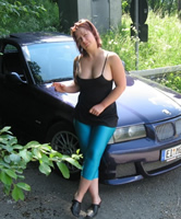 Deutsche Schlampe und Freundin in Spandex Outdoor