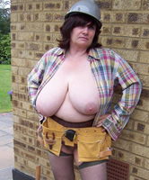 Dicke Hobbynutte zeigt frivol ihre Brüste