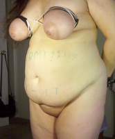 Eigene Körper Aufnahme der Vollschlanken, die Brust abgebunden