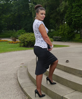 Enges Büro Outfit, Stockings und Pumps Schuhe