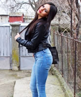 Amateur Fashion Brünette beim Posieren