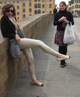 Fashion Voyeur, flache Schuhe auf Straße