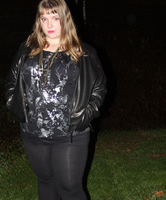 Fette Sau trägt enge Yogapants Leggings Outdoor