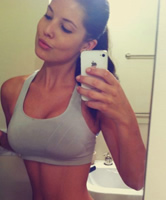 Fitness Girl im Outfit Selfie gemacht