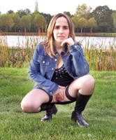 Fotze unten ohne blitzen heute Outdoor