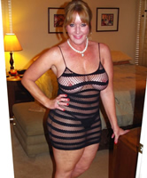 Die eigene Frau sehr freizügig vor dem Ausgehen
