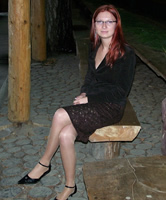 Freundin draussen gekleidet fotografiert