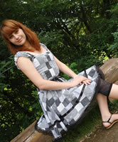 Junge Frau, Füße in Sandaletten