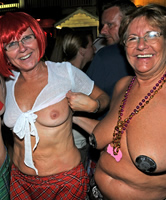 Geile Amateur Frauen bei der großen Nudist Party