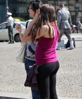 Freundinnen, geiler Schnüffel Arsch öffentlich