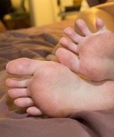 Zehen und Sohlen von Gia im Album