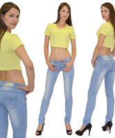 Girl posiert in Peeptoe Pumps