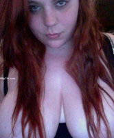 Mollige Emo Schlampe fotografiert schlaffe Busen