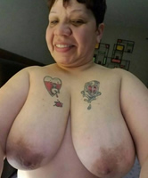 Hässliche Hängetitten dick beim Selfie