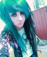 Hardcore Emo Punk Girl mit Nonnude Selfie