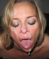 Hausfrau Maul gefickt, Sperma tropft runter