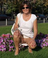 Brünette, reife Frau 50 plus