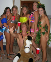 Horny Swinger Party mit fünf Weibern