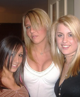 Freundinnen machen zusammen Foto