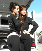 Brünette Mädels in Yogapants, perfekte Ärsche