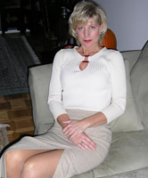 Klassische Hausfrau hübsch und privat unschuldig