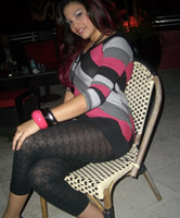 Latina Amateurin privat in sexy Capri Tights