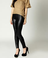 Leggings und hohe Pumps