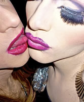 Heiße DWT Lippenstift-Zungenspiele