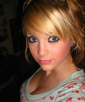 Mädchen Amateur Selfie süß mit neuem Makeup