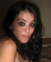 Junges Alternative Girl auf den Mund abgespritzt