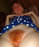 Natürlich rote behaarte Fotze aufgenommen