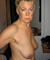 Naturgehänge reiferer Frau