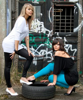 Spandex Teen Models in Leggings und Pumps