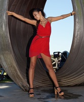 Total süße Nora in sexy High Heels unterwegs