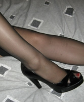 Sexy Nylonstrumpf und Peeptoe Heels gefilmt