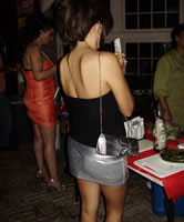 Party im Minirock Closeup